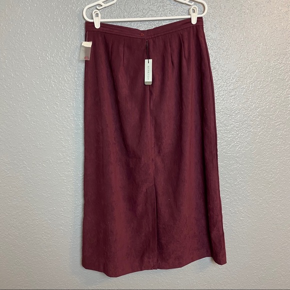 VAN HUESEN MAROON NTW SKIRT {14} - Picture 2 of 6